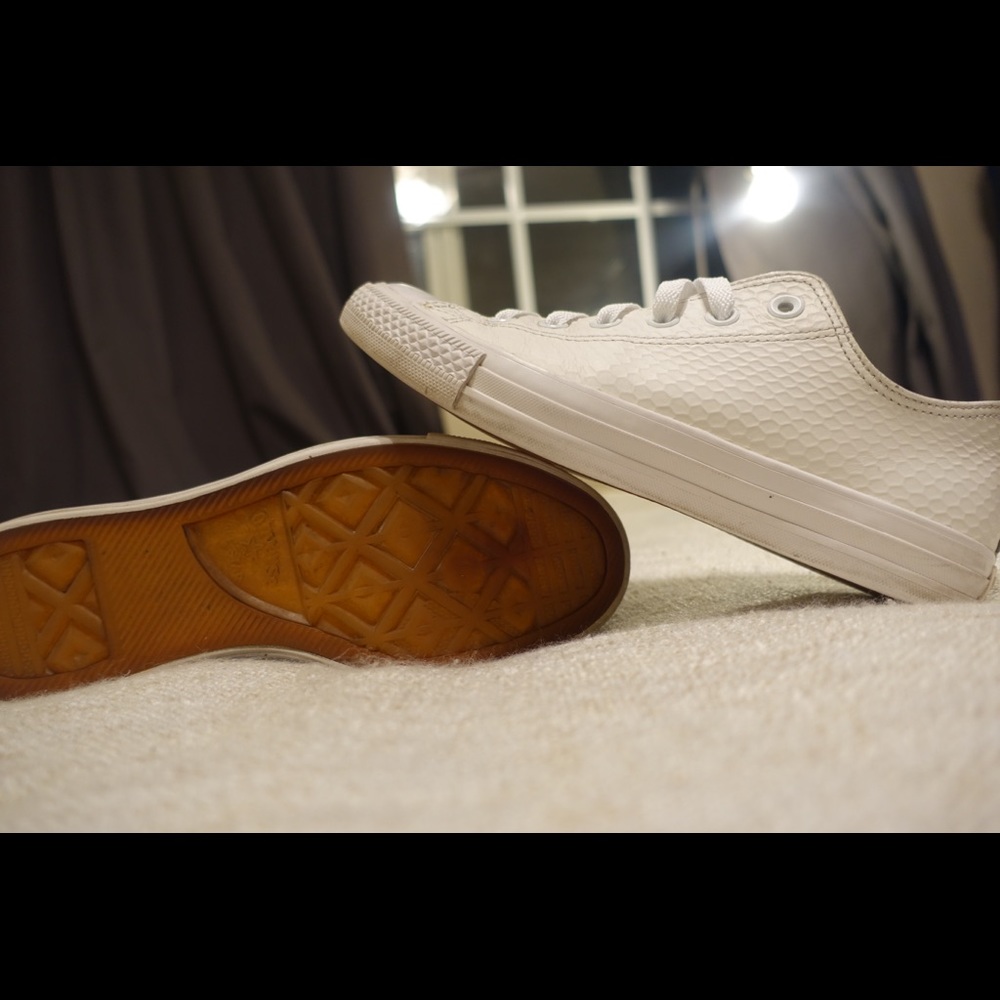 Chuck Taylor Converse white leather textile